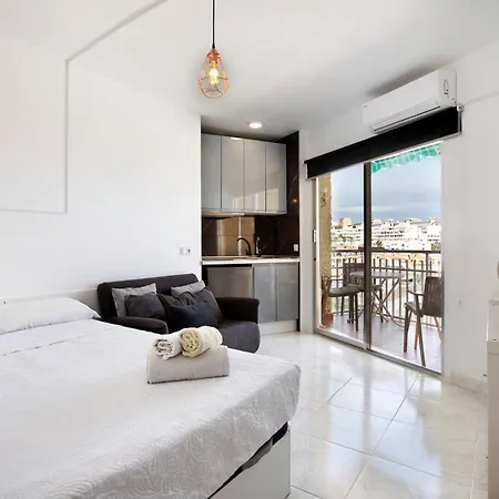 Calle Manuel Mena 4 *